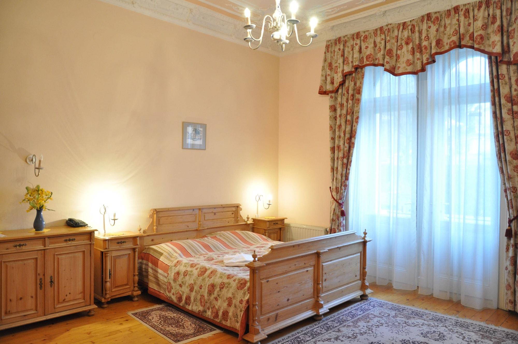 Hotel Heluan Karlovy Vary Exterior photo